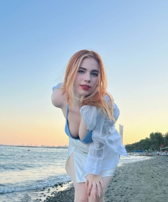 Обожаю доставлять удовольствие и исполнять мечты. Встреча со мной - это настоящее путешествие в мир чувственности и эротики. Я живу в Москве и готова воплотить все твои самые смелые фантазии. Моя фотография оставит тебя без слов😉 В моих услугах есть все, что нужно для полного расслабления - массаж, оральные ласки, нежный секс и многое другое. У меня есть отличные отзывы, и я гарантирую полную конфиденциальность. Давай сделаем нашу встречу незабываемой!💋 Марина